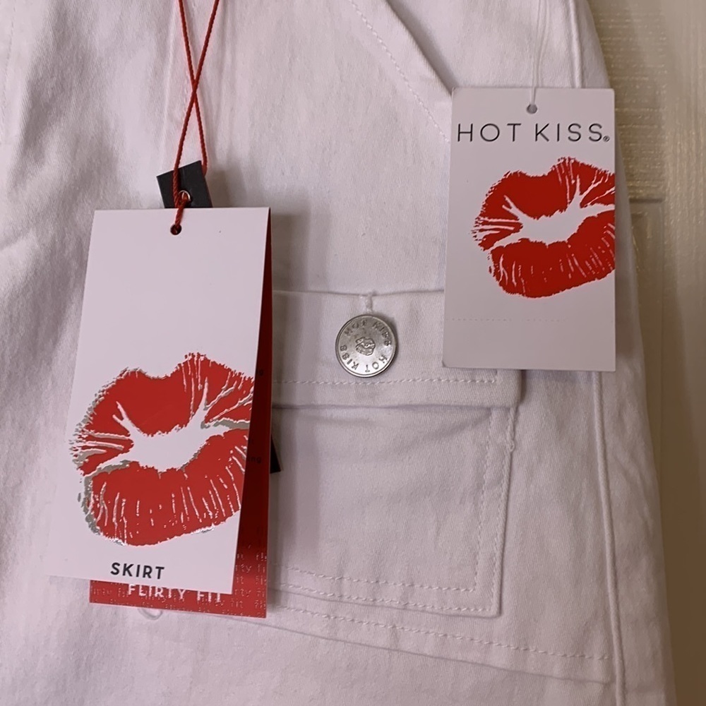 Hot Kiss mini skirt white size 9 flirty fit NWT - Picture 2 of 4